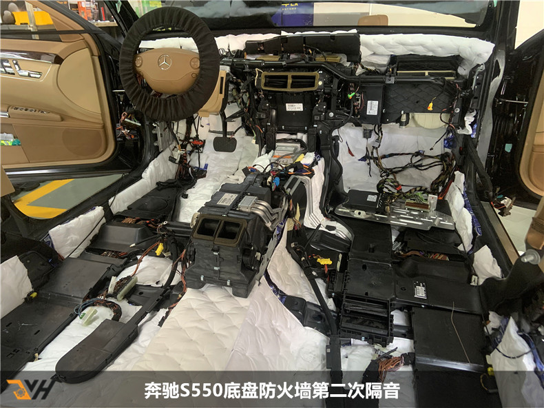 奔驰S350拆除沥青全车防火墙隔音 (14).jpg